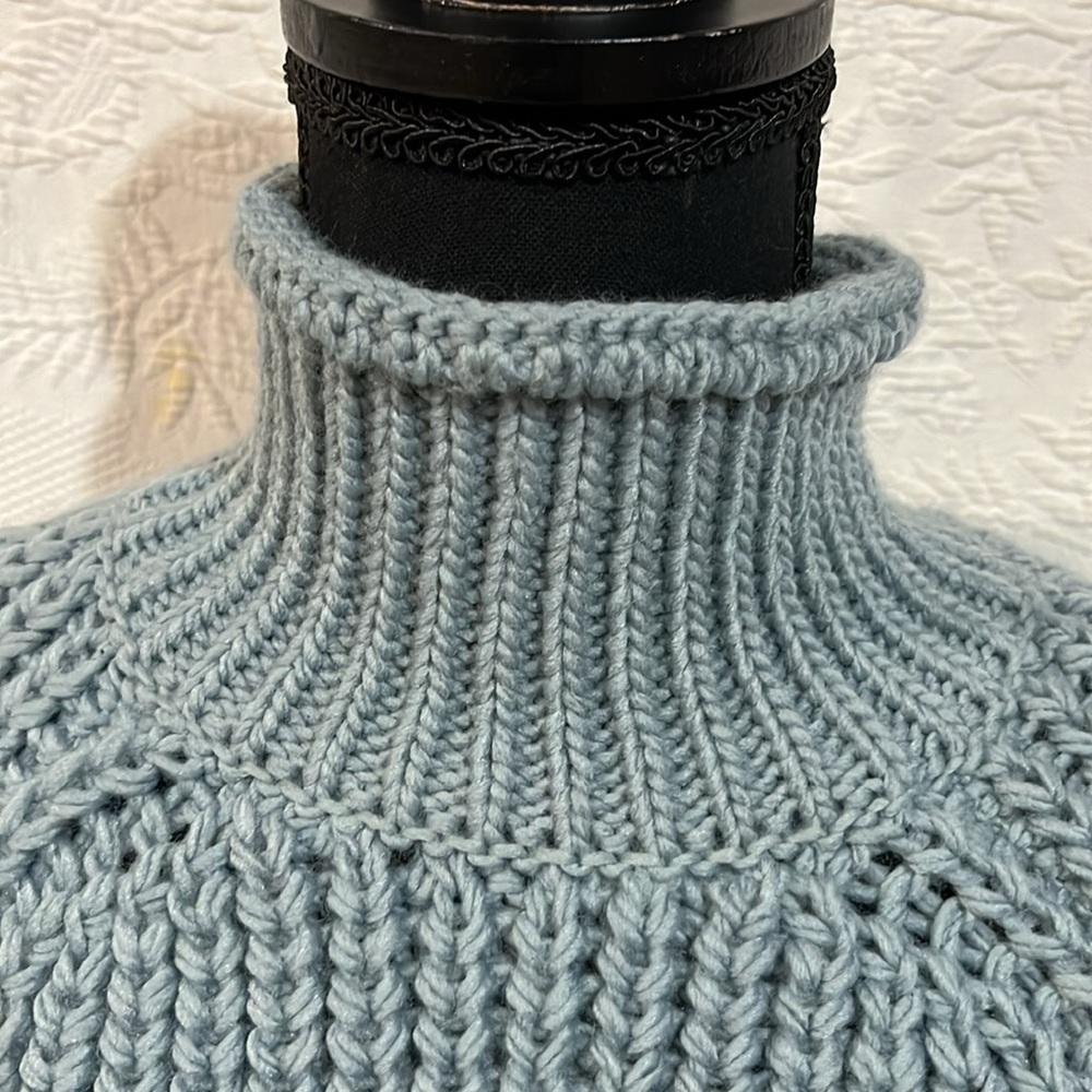 H&M mock neck sweater, size medium‎ - Picture 3 of 14